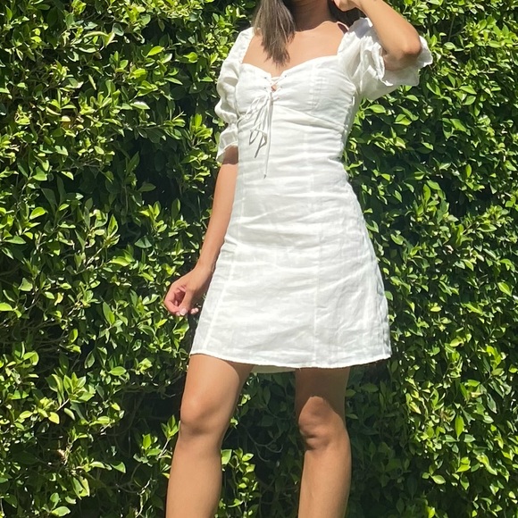 Wilfred Dresses & Skirts - WILFRED (Aritzia) WHITE CORSET DRESS